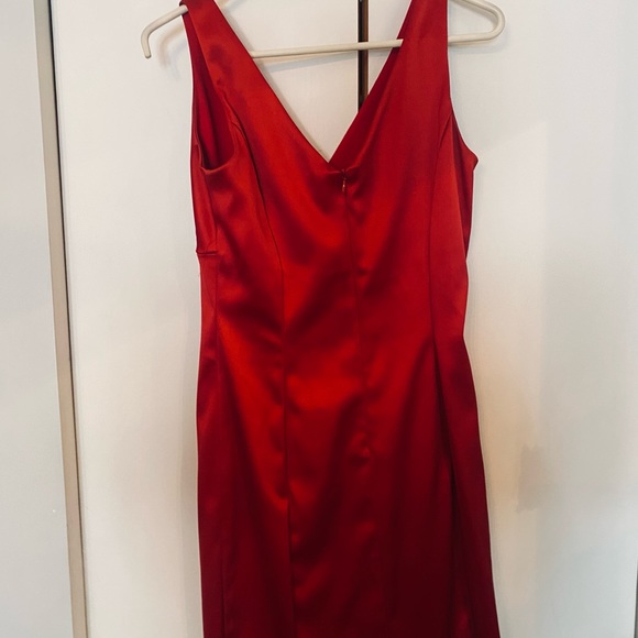 Short red dress - Picture 3 of 4